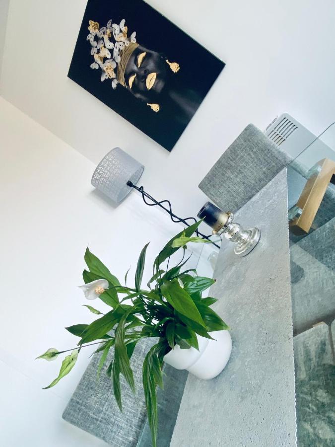 Unique View Of Anfield Stadium - Charming 2 Bedroom Apartment In Liverpool With Parking Екстер'єр фото