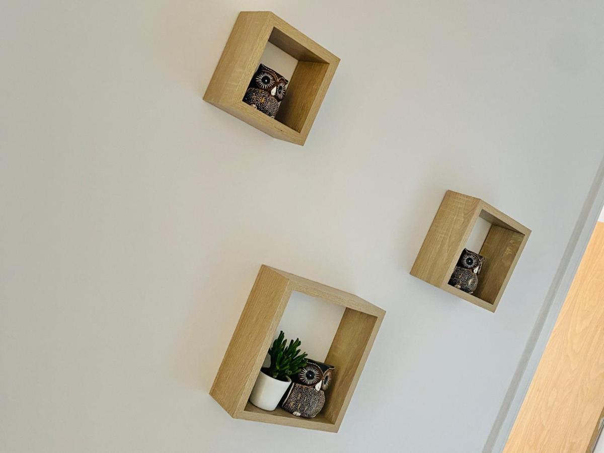 Unique View Of Anfield Stadium - Charming 2 Bedroom Apartment In Liverpool With Parking Екстер'єр фото